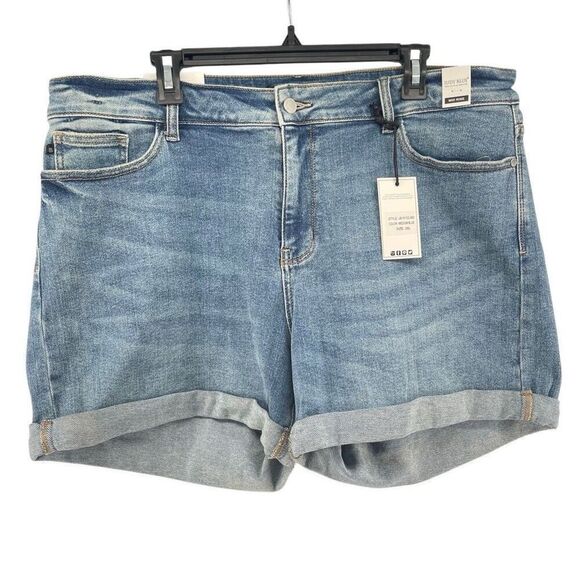 Judy Blue Mid-Rise Classic Cuffed Denim Shorts - Medium Wash, 3XL, NWT - Picture 15 of 16